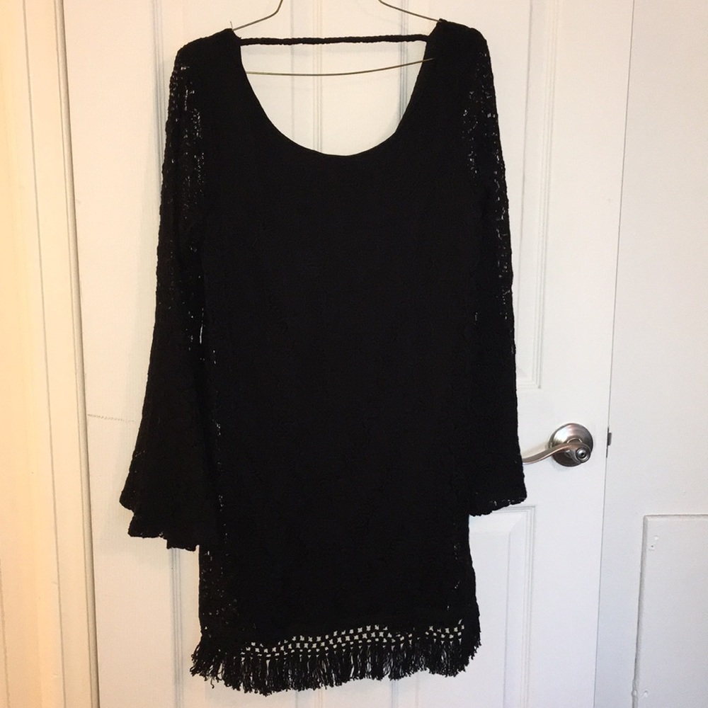 Forever 21 black bell sleeve dress✨🔮